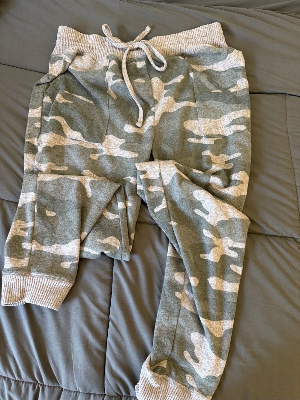 Time and Tru Olive Green & Cream Camo Jogger Pants